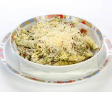 Penne with cheese and spinach